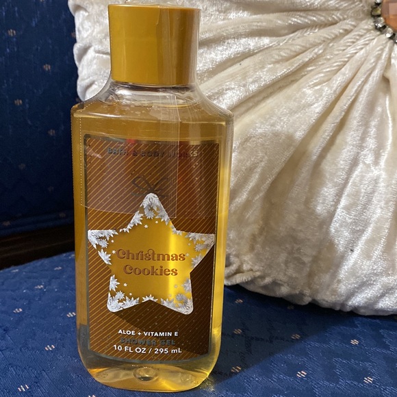 BATH & BODY WORKS SET. . . CHRISTMAS COOKIES SCENT - Picture 5 of 6